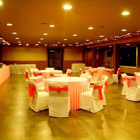 ​Justa Hyderabad Hotel ภายนอก รูปภาพ