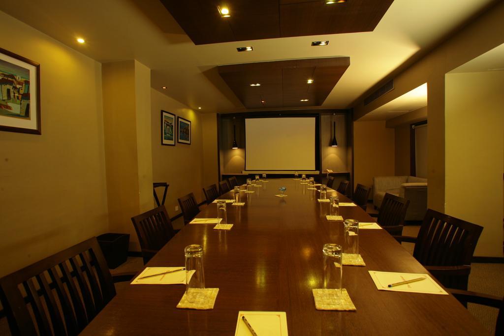 ​Justa Hyderabad Hotel ภายนอก รูปภาพ