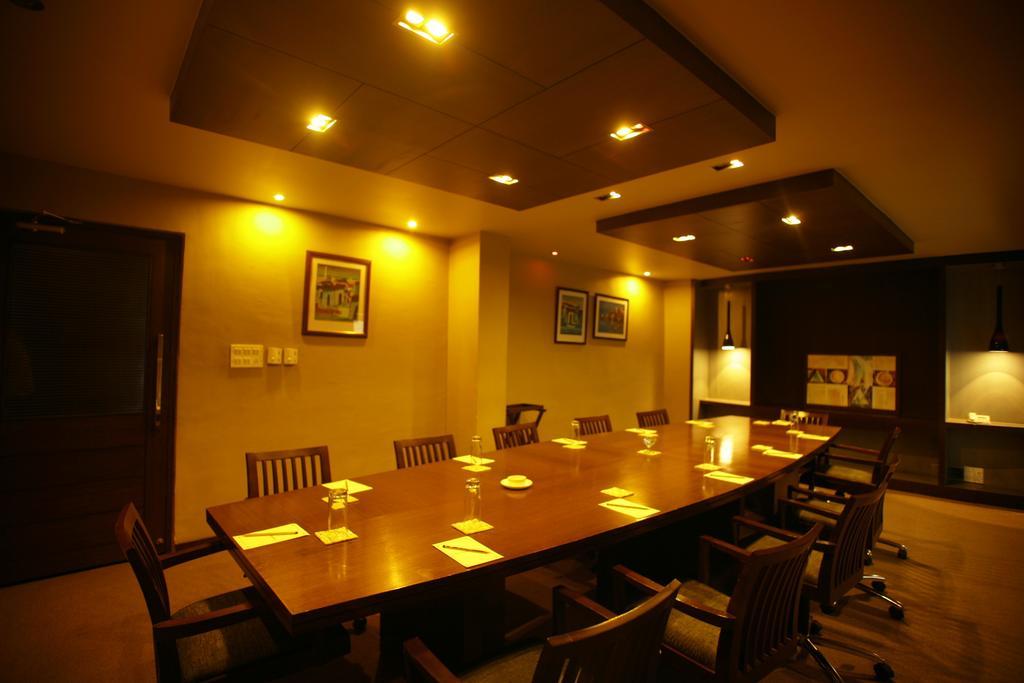 ​Justa Hyderabad Hotel ภายนอก รูปภาพ