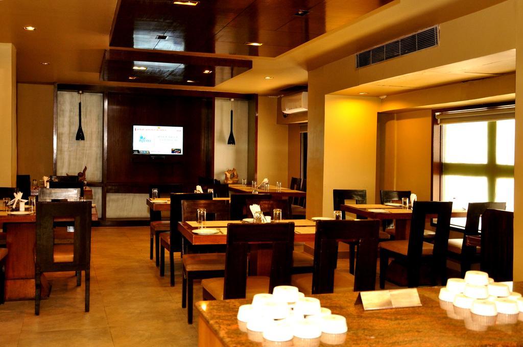 ​Justa Hyderabad Hotel ภายนอก รูปภาพ