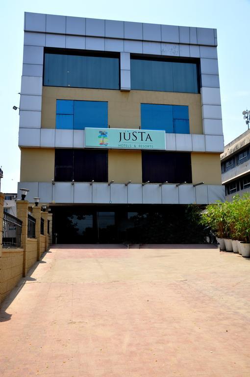 ​Justa Hyderabad Hotel ภายนอก รูปภาพ