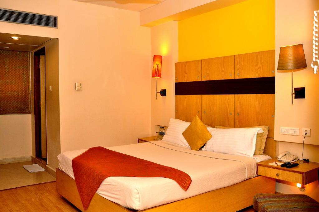 ​Justa Hyderabad Hotel ภายนอก รูปภาพ