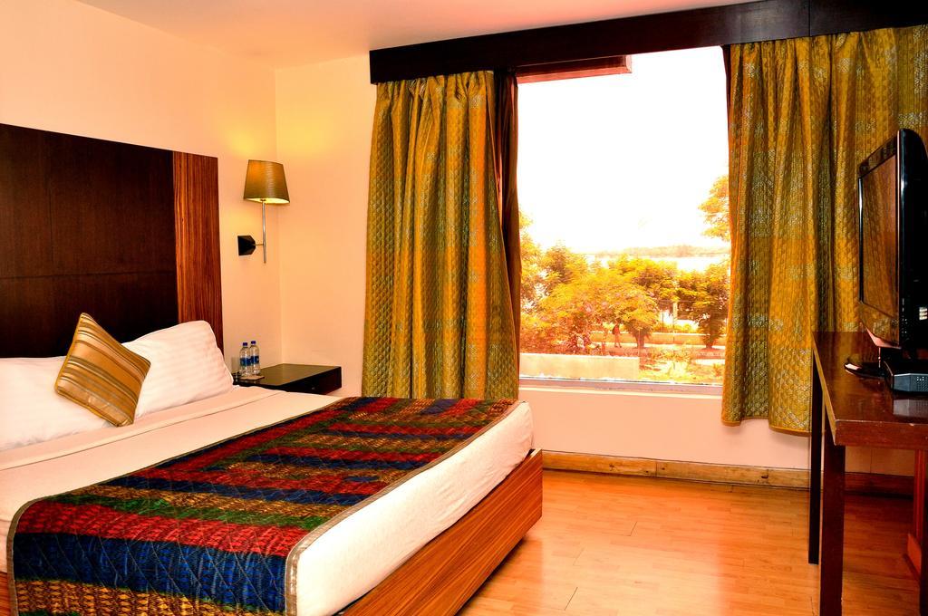 ​Justa Hyderabad Hotel ภายนอก รูปภาพ