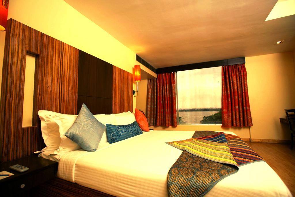 ​Justa Hyderabad Hotel ภายนอก รูปภาพ
