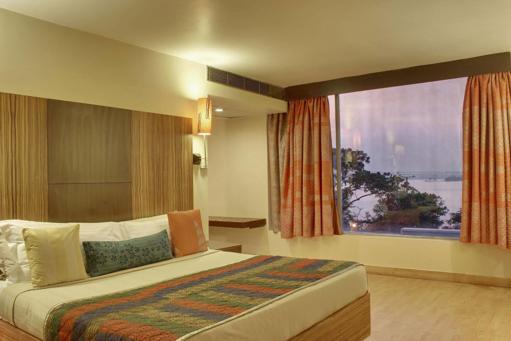​Justa Hyderabad Hotel ภายนอก รูปภาพ