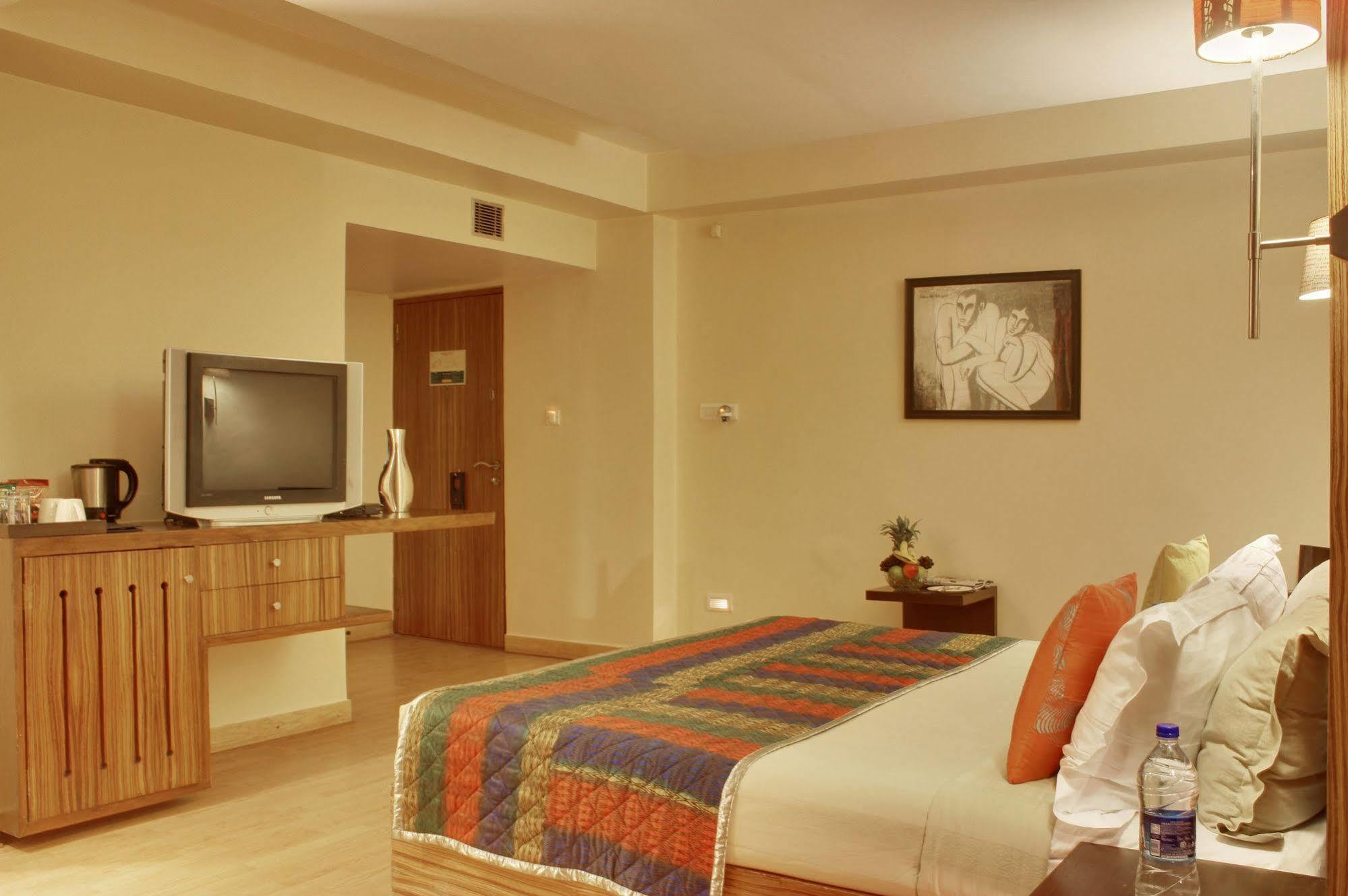 ​Justa Hyderabad Hotel ภายนอก รูปภาพ