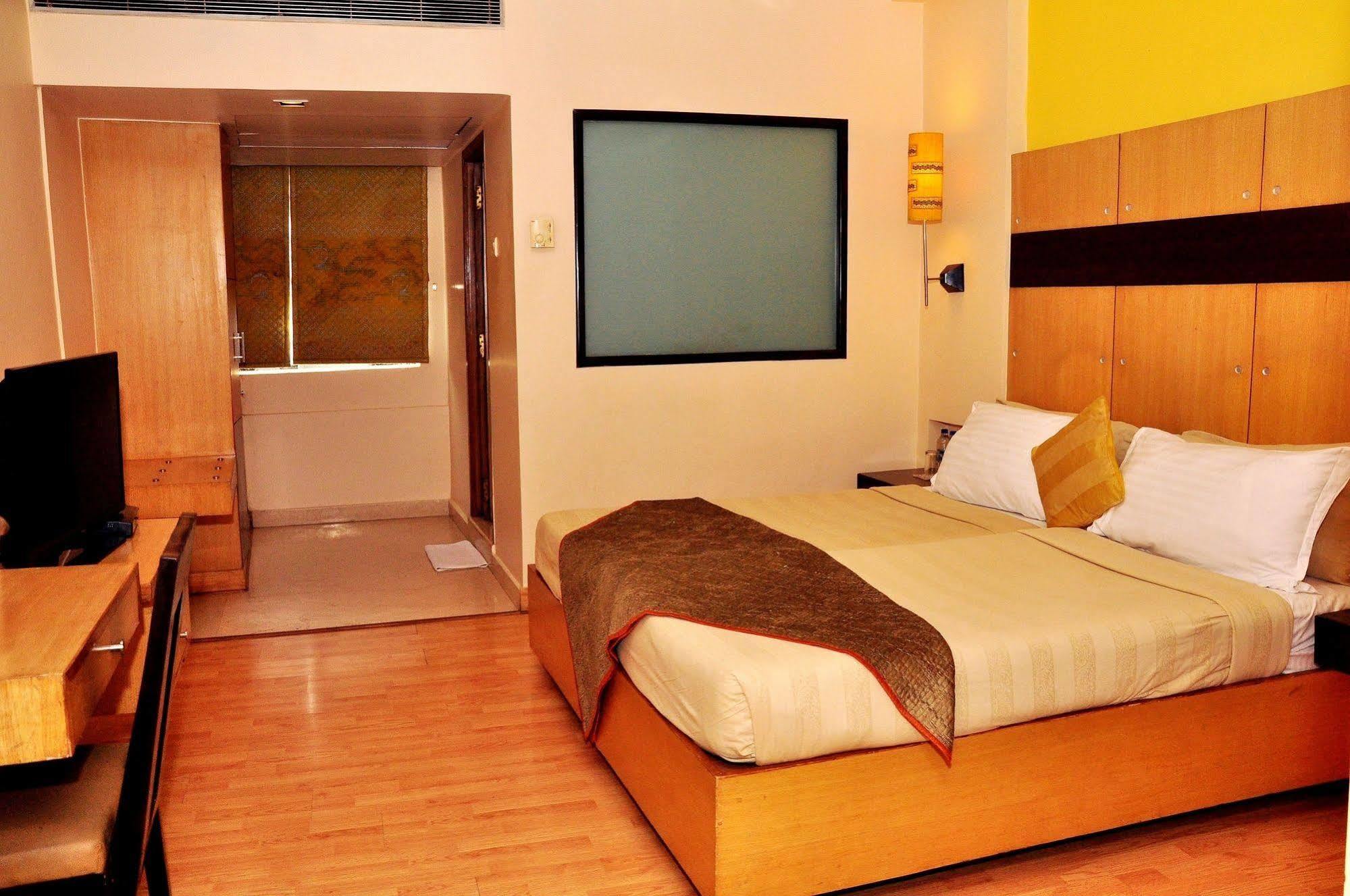 ​Justa Hyderabad Hotel ภายนอก รูปภาพ