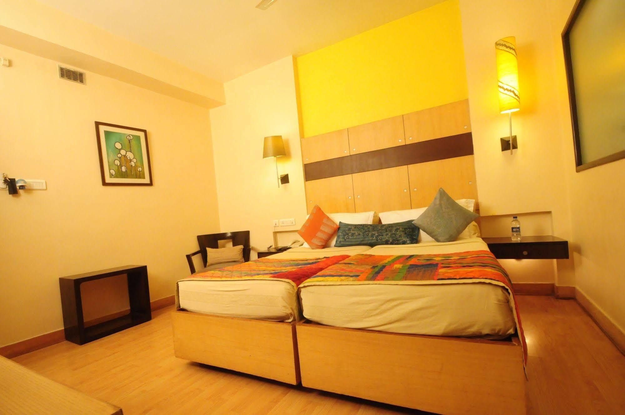 ​Justa Hyderabad Hotel ภายนอก รูปภาพ