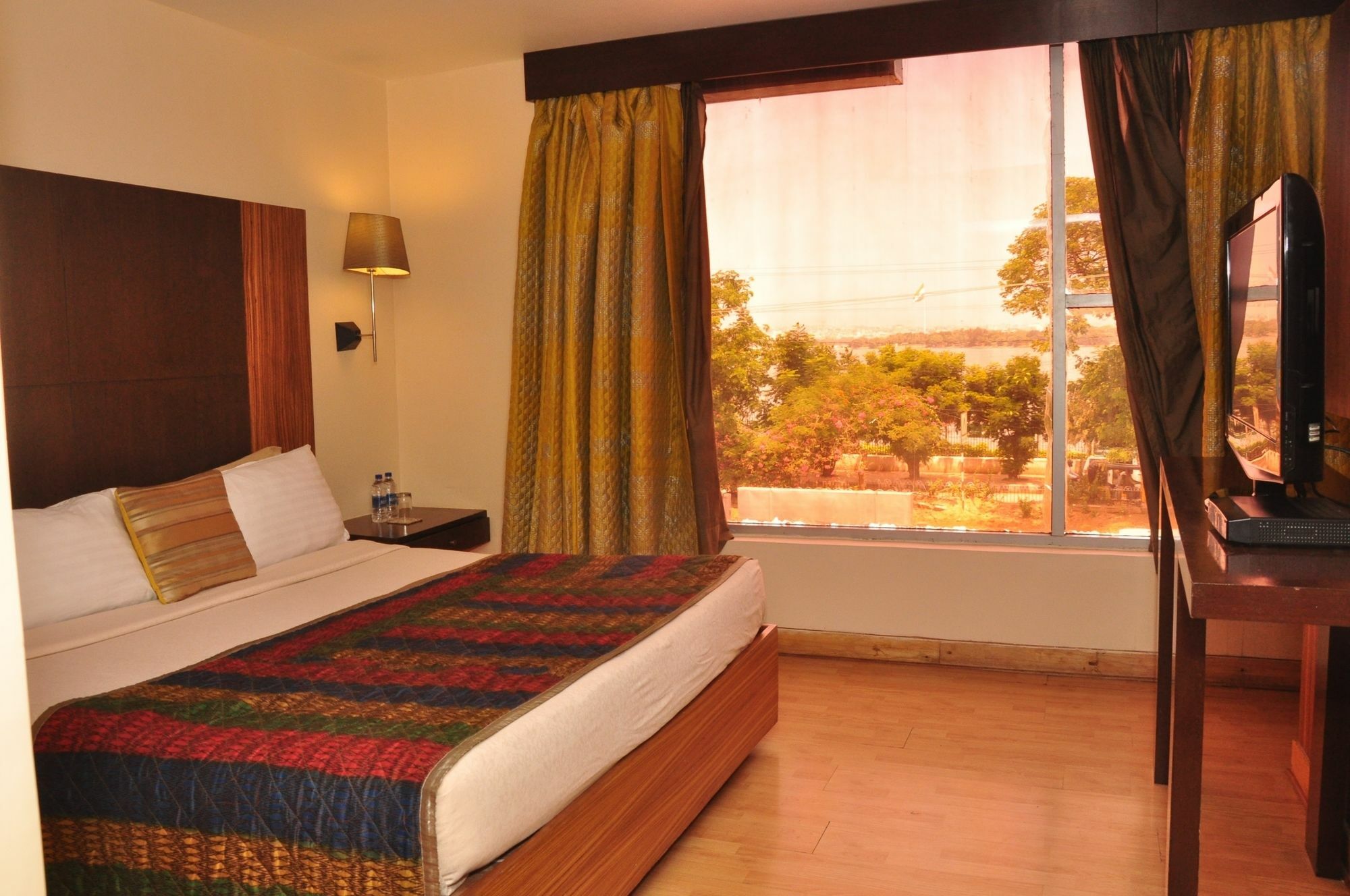 ​Justa Hyderabad Hotel ภายนอก รูปภาพ